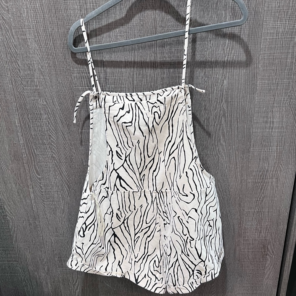princess polly overalls zebra striped size 6 US